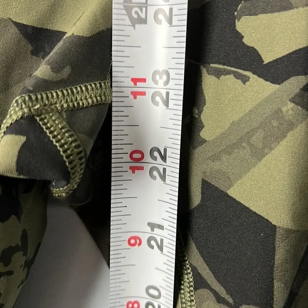 Lululemon Athletica Tight Stuff Camo Cropped Leggings size 2